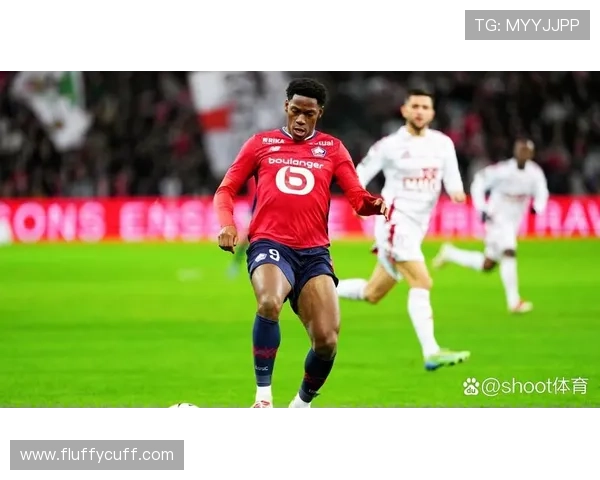 乔纳森·戴维与拉卡泽特：技术型前锋的战术角色对比